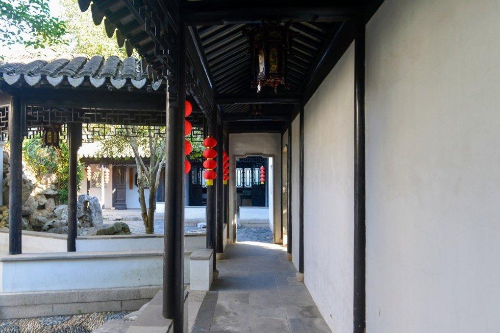 官方网站IOS/安卓通用版/手机APP下载孩子到了该买学步鞋的阶段了,是软一点的好,还是硬一点的好呢?